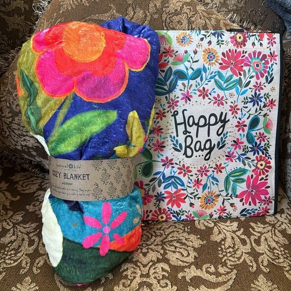 NATURAL LIFE Bedding Natural Life Live Happy Throw Blanket Happy